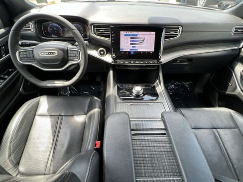 Used 2024 Jeep Wagoneer L Series II w/ Flexible Seating Group AWD/4WD image 24