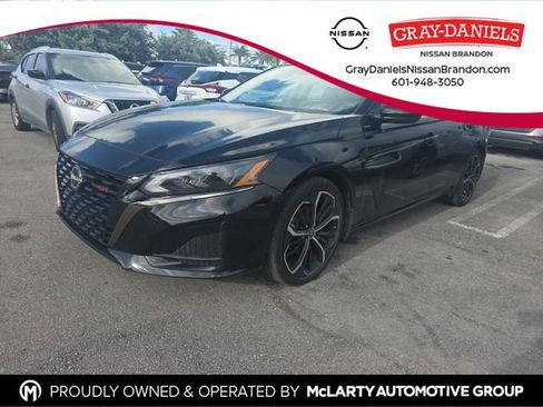 Used 2024 Nissan Altima 2.5 SR w/ SR Premium Package FWD image 1