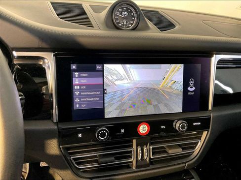 Certified 2026 Porsche Macan AWD/4WD image 31