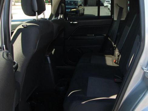 Used 2014 Jeep Patriot Latitude w/ Sun/Sound Group FWD image 11