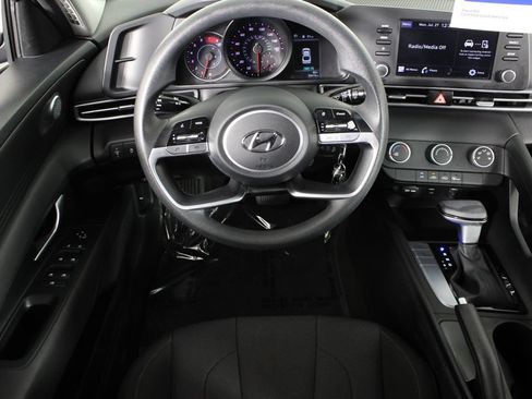 Certified 2023 Hyundai Elantra SE FWD image 8