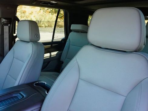 Used 2022 GMC Yukon SLT w/ SLT Premium Package AWD/4WD image 17