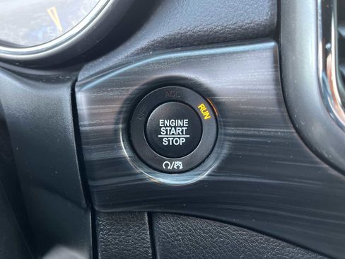 Used 2020 Jeep Grand Cherokee Laredo image 16