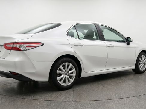 Used 2025 Toyota Camry LE FWD image 9