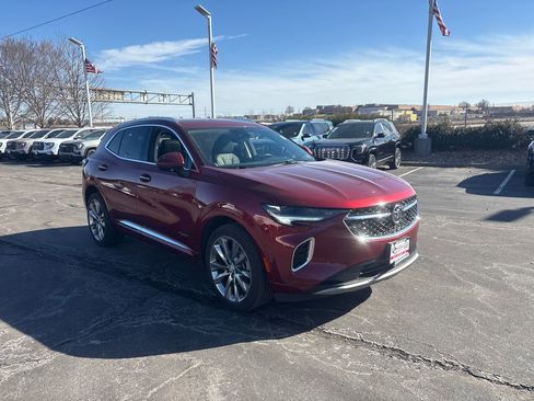 Used 2022 Buick Envision Avenir w/ Technology Package II image 3