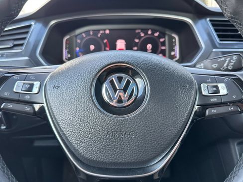 Used 2020 Volkswagen Tiguan SEL FWD image 25