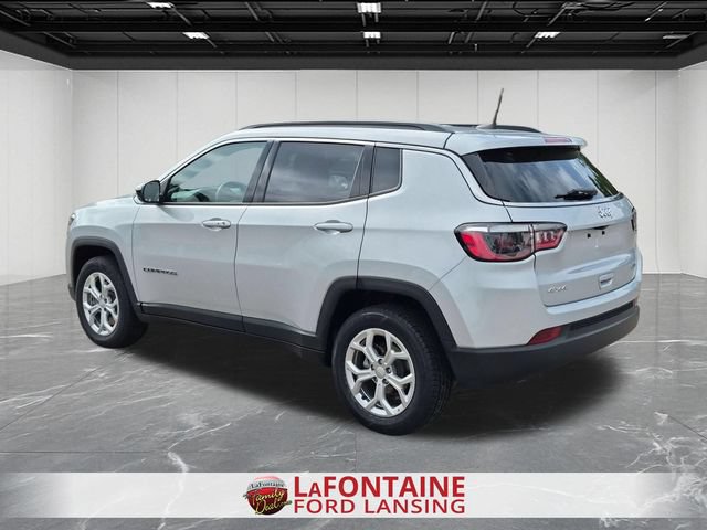 Used 2024 Jeep Compass Latitude AWD/4WD image 3