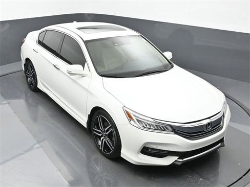 Used 2017 Honda Accord Touring image 19