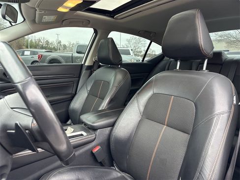 Used 2022 Nissan Altima 2.5 SR w/ Midnight Edition Package image 9