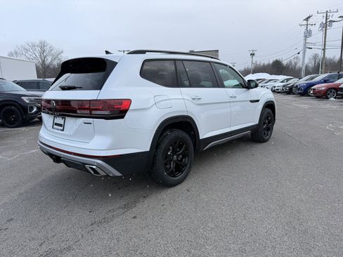 New 2026 Volkswagen Atlas Peak Edition image 3