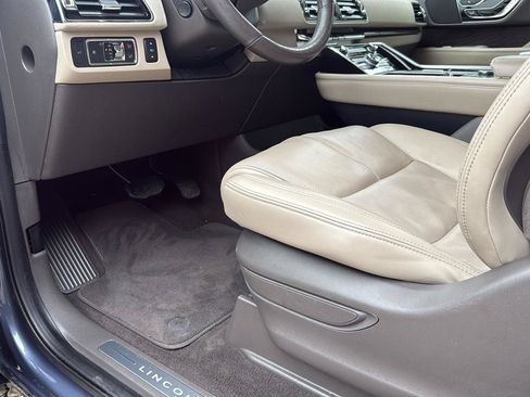 Used 2022 Lincoln Navigator L Reserve RWD image 13