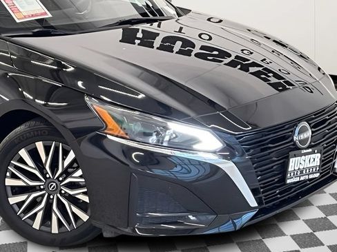 Used 2025 Nissan Altima 2.5 SV FWD image 27