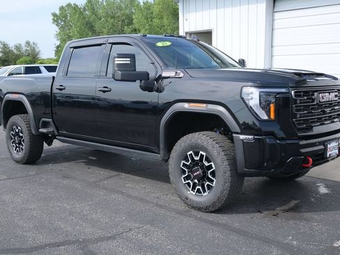 Used 2025 GMC Sierra 2500 AT4X AWD/4WD image 4