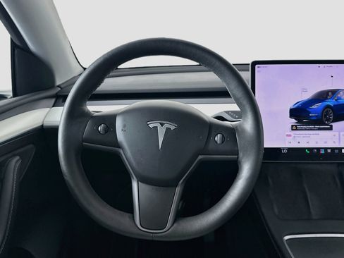 Used 2024 Tesla Model Y Long Range AWD/4WD image 17