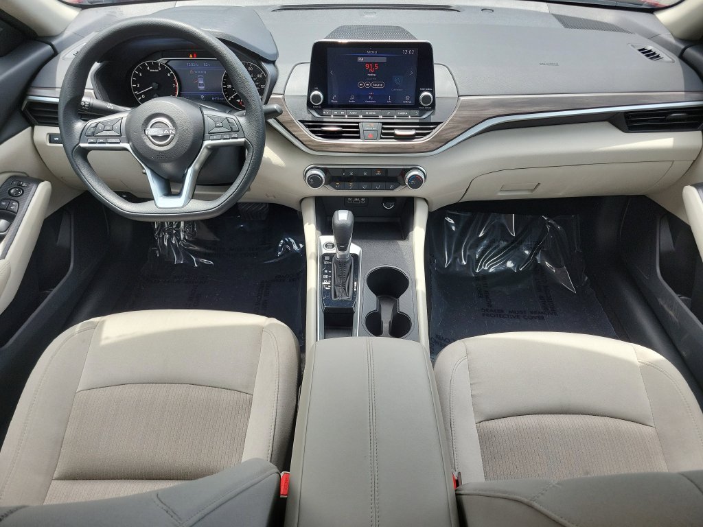 Used 2025 Nissan Altima 2.5 SV FWD image 11