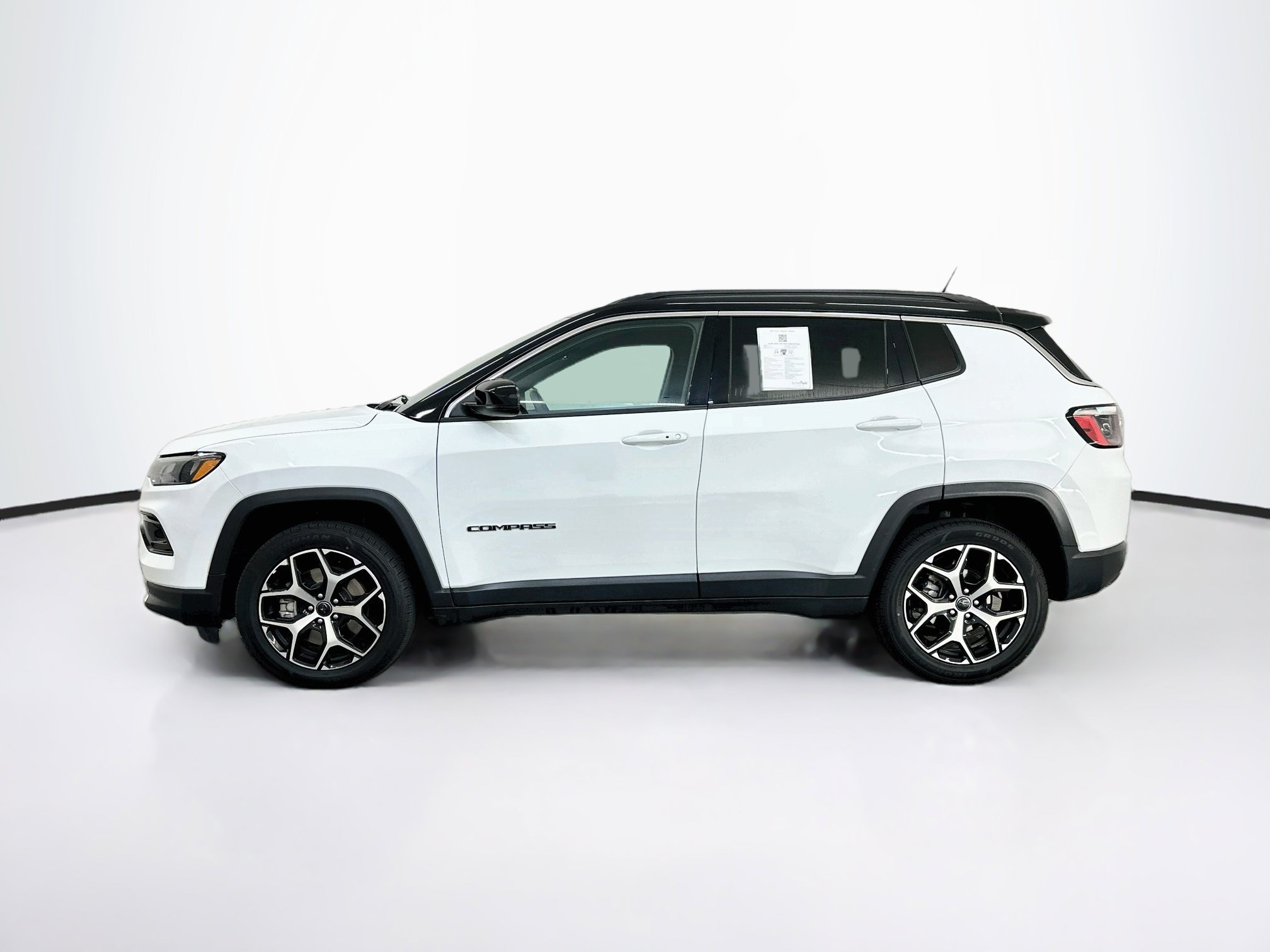 Used 2025 Jeep Compass Limited AWD/4WD image 4