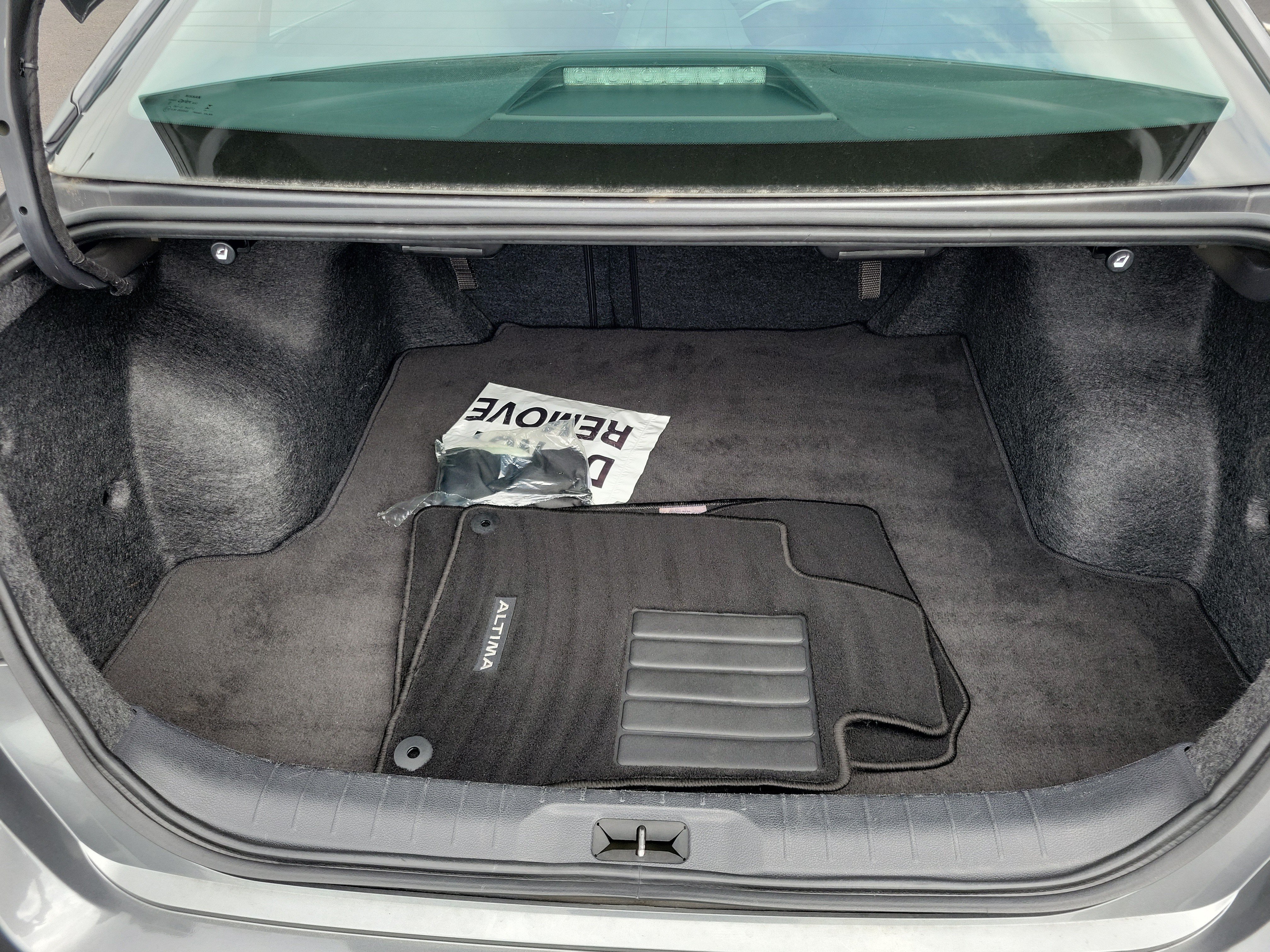 Used 2025 Nissan Altima 2.5 SV FWD image 8