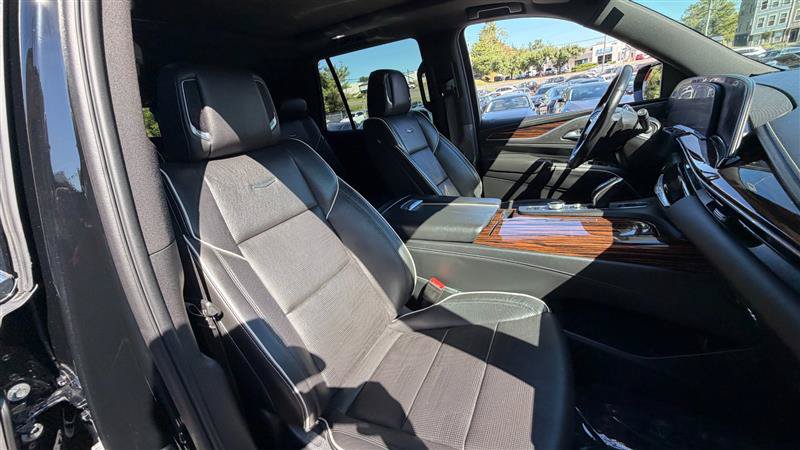 Used 2021 Cadillac Escalade Premium Luxury w/ Driver Assist Tech Package AWD/4WD image 8