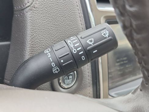 Used 2011 Lincoln MKX AWD w/ Wood Pkg image 27