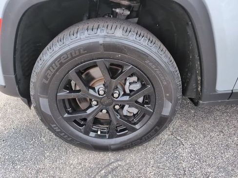 Used 2024 Jeep Grand Cherokee L Laredo AWD/4WD image 12
