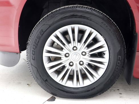 Used 2015 Chrysler Town & Country Touring-L image 32