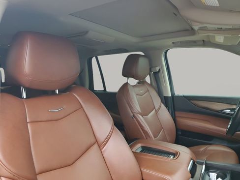 Used 2018 Cadillac Escalade Luxury image 15