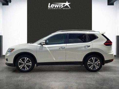 Used 2019 Nissan Rogue SV w/ Premium Package FWD image 2