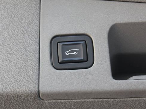 Used 2017 Cadillac XT5 Luxury w/ Driver Awareness Package FWD image 16