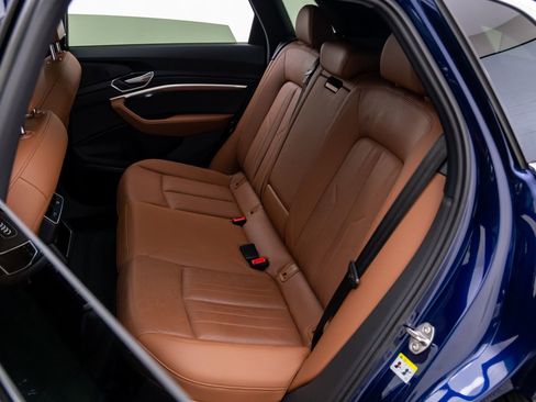 Used 2022 Audi e-tron Premium Plus w/ Premium Plus Package image 19