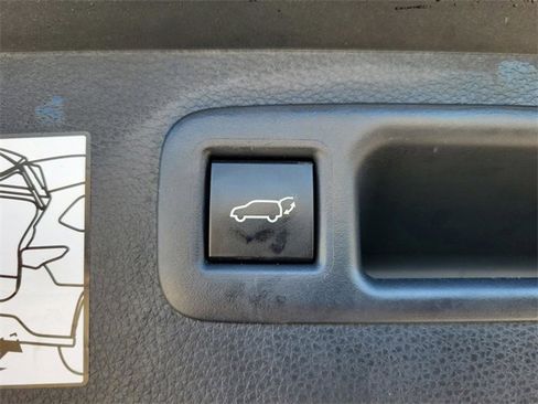 Used 2024 Toyota Highlander XLE image 5