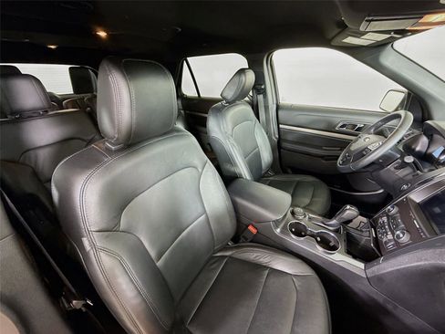 Used 2018 Ford Explorer XLT w/ Equipment Group 202A AWD/4WD image 27