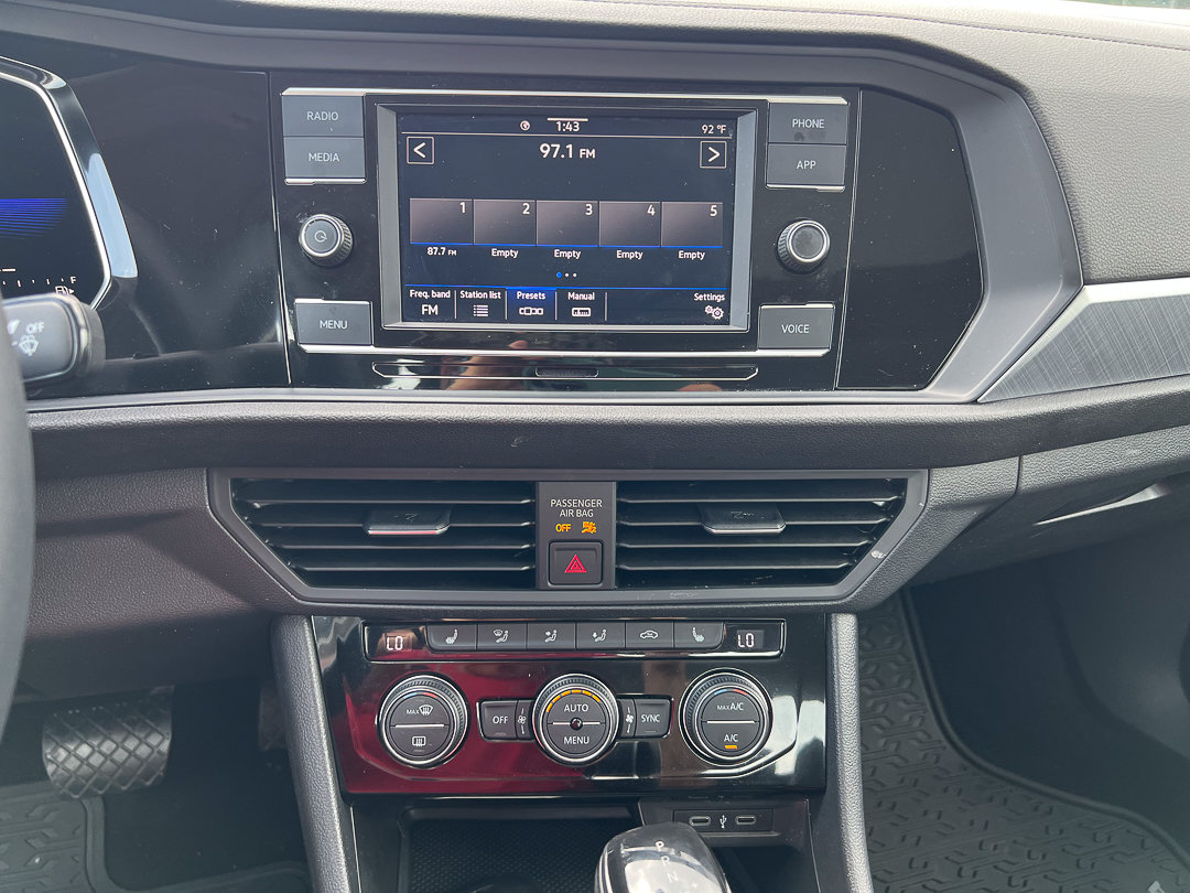 Used 2022 Volkswagen Jetta SE FWD image 16