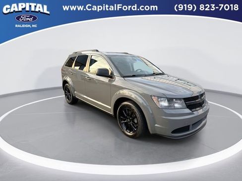 Used 2020 Dodge Journey SE w/ SE Popular Equipment Group image 2