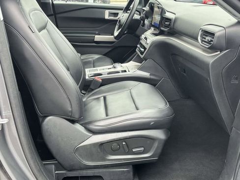 Used 2023 Ford Explorer XLT w/ Equipment Group 202A image 24