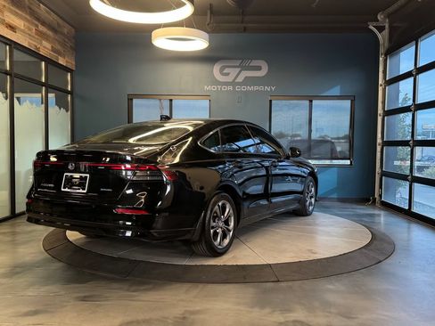 Used 2023 Honda Accord EX-L image 3