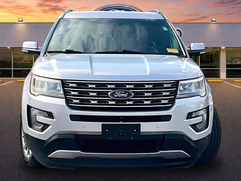 Used 2017 Ford Explorer Limited FWD image 3