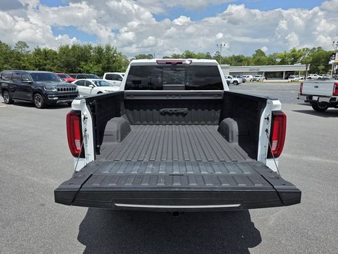 Used 2024 GMC Sierra 1500 AT4 w/ Technology Package AWD/4WD image 4