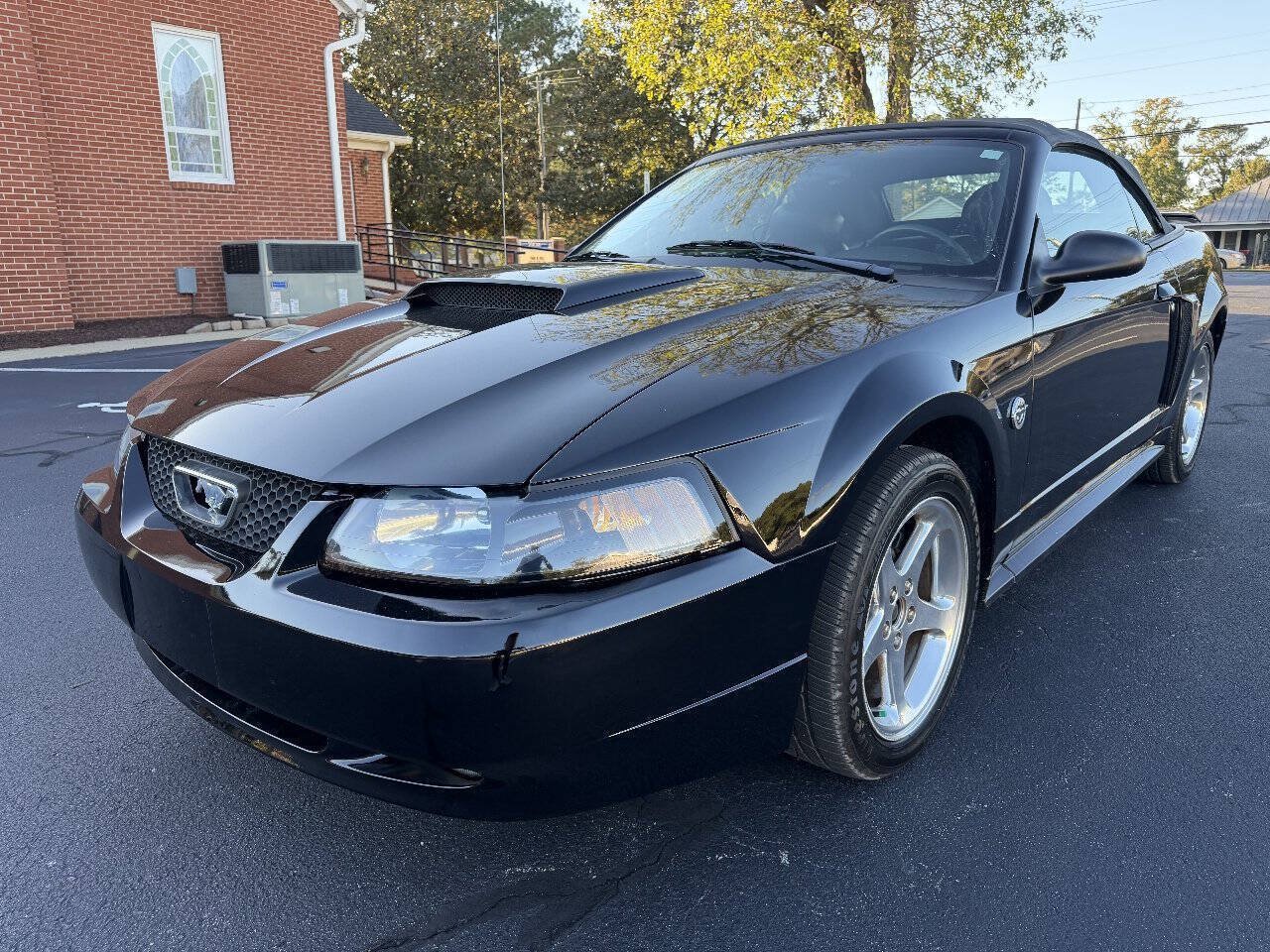 Used 2004 Ford Mustang GT RWD image 2
