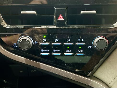 Used 2021 Toyota Camry LE w/ Carpet Mat Package (TMS) FWD image 11