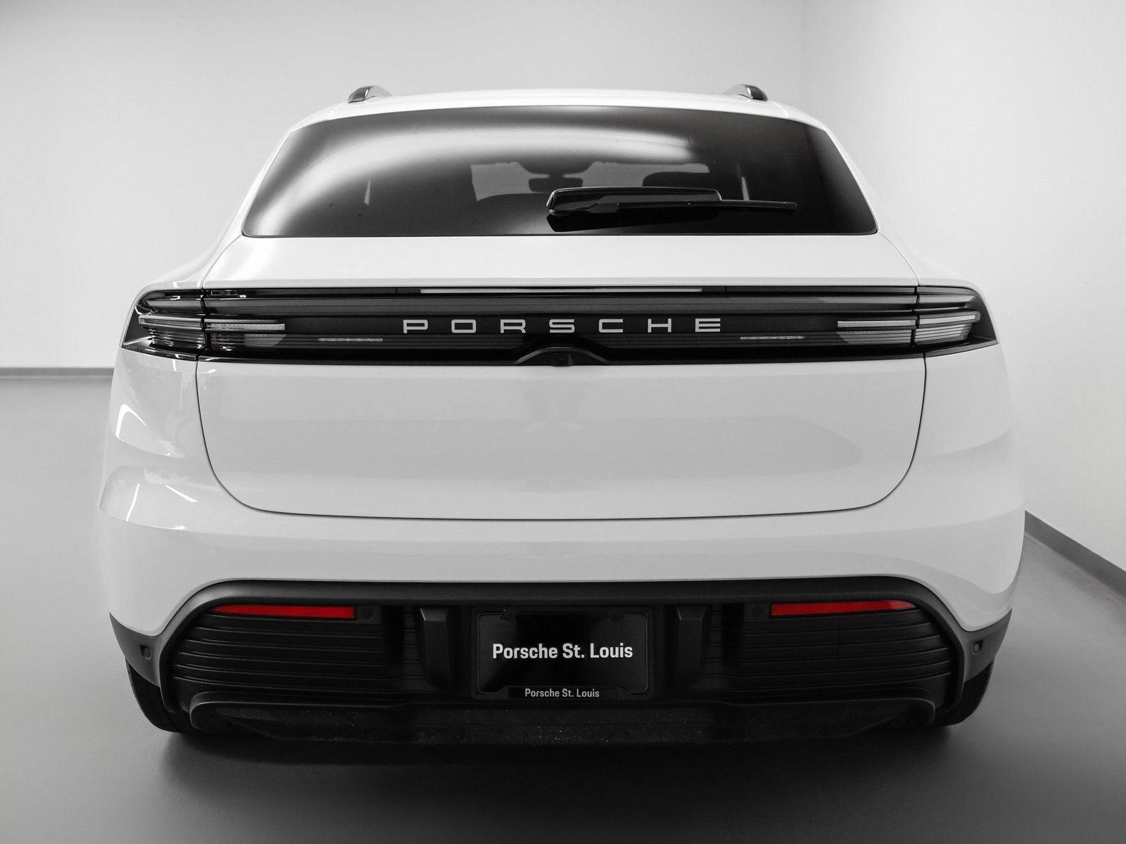 Certified 2025 Porsche Macan 4S Electric AWD/4WD image 11