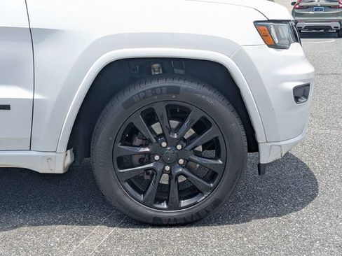Used 2018 Jeep Grand Cherokee Laredo AWD/4WD image 11