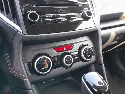 Used 2022 Subaru Crosstrek 2.0i Premium w/ Moonroof Package image 22