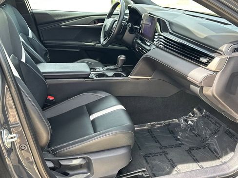 Used 2025 Toyota Camry SE image 10