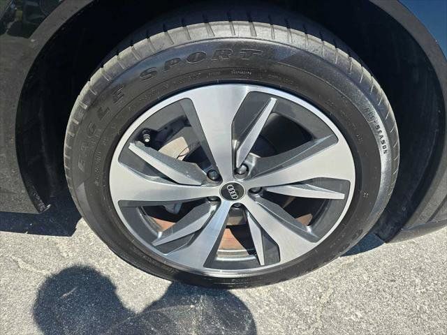 Used 2024 Audi Q8 e-tron Premium Plus AWD/4WD image 9
