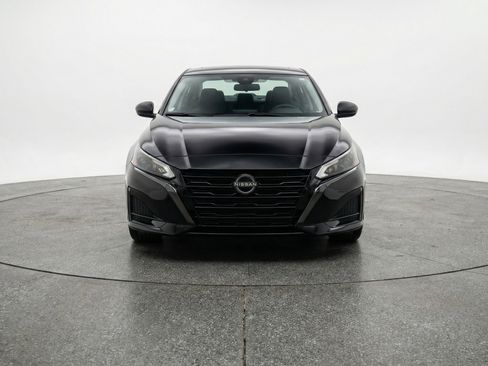 Used 2025 Nissan Altima 2.5 SV image 2