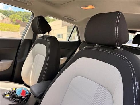 Used 2025 Hyundai Venue SEL FWD image 16