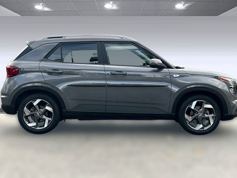 Used 2022 Hyundai Venue SEL w/ Cargo Package image 7