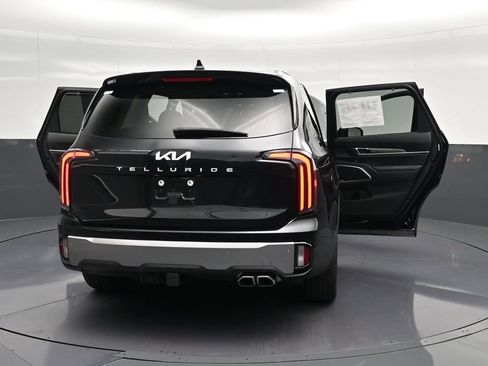 Used 2024 Kia Telluride SX w/ Towing Package FWD image 38