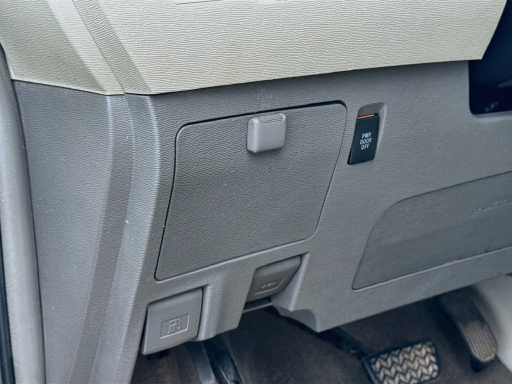 Used 2013 Toyota Sienna XLE FWD image 11