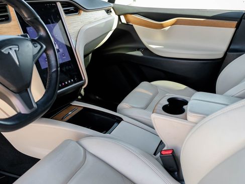 Used 2021 Tesla Model X Long Range image 28